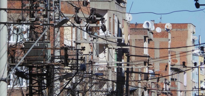 Kaçak elektrikte rekor kırdılar! 10 günde 10 trafo patladı