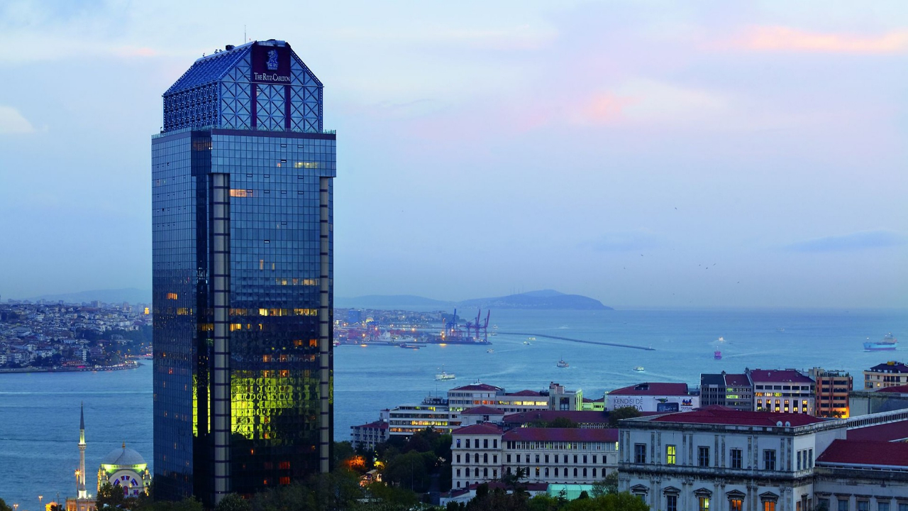 Ritz-Carlton İstanbul Oteli, personeline ücretli izin verdi