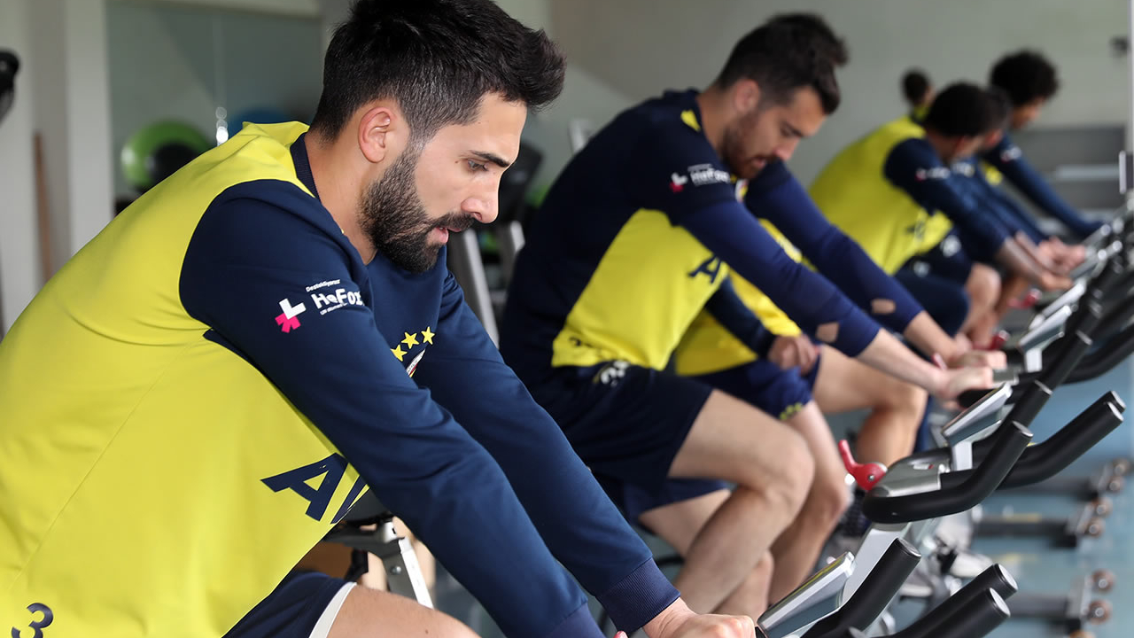 Fenerbahçe'de koronavirüs salgınını sakatlıklar önledi