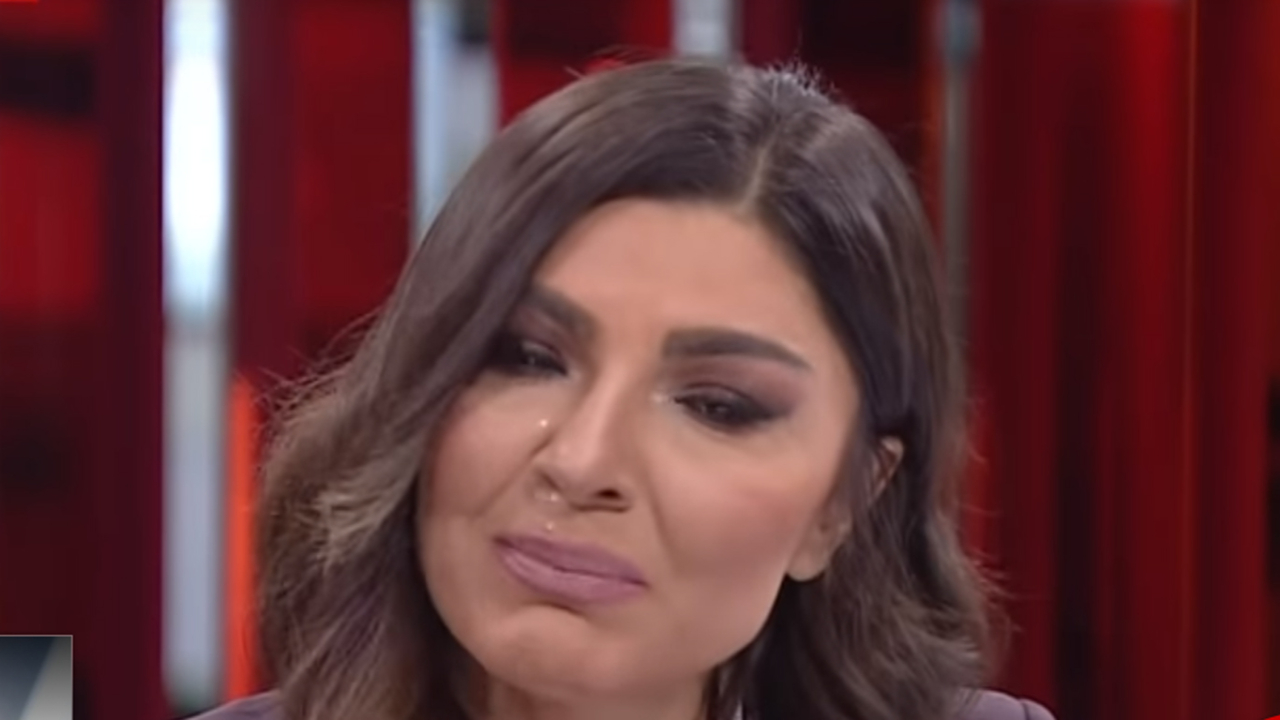 Doktorun açıklamalarının ardından CNN TÜRK spikeri Buket Güler gözyaşlarını tutamadı