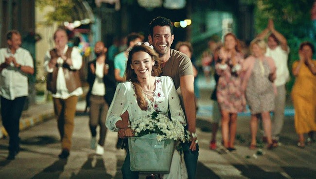 Kanal D'nin sevilen dizisi ekranlara veda etti... İki Yalancı'nın mutlu sonu!