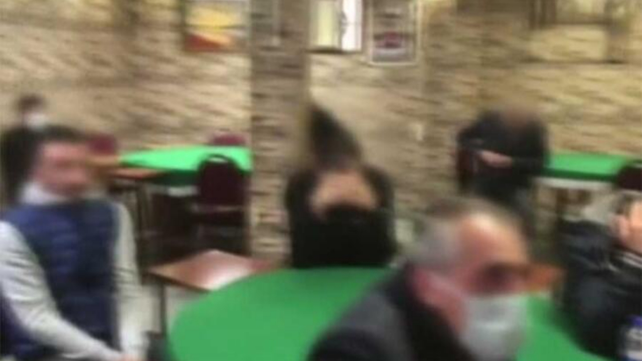 Polis kıraathaneleri bastı! Kimse oralı olmadı!