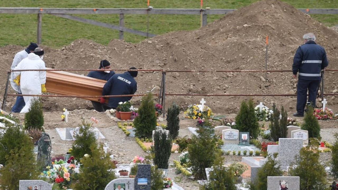 Uzmanlardan dikkat çeken İtalya iddiası: Mezarlar açılabilir