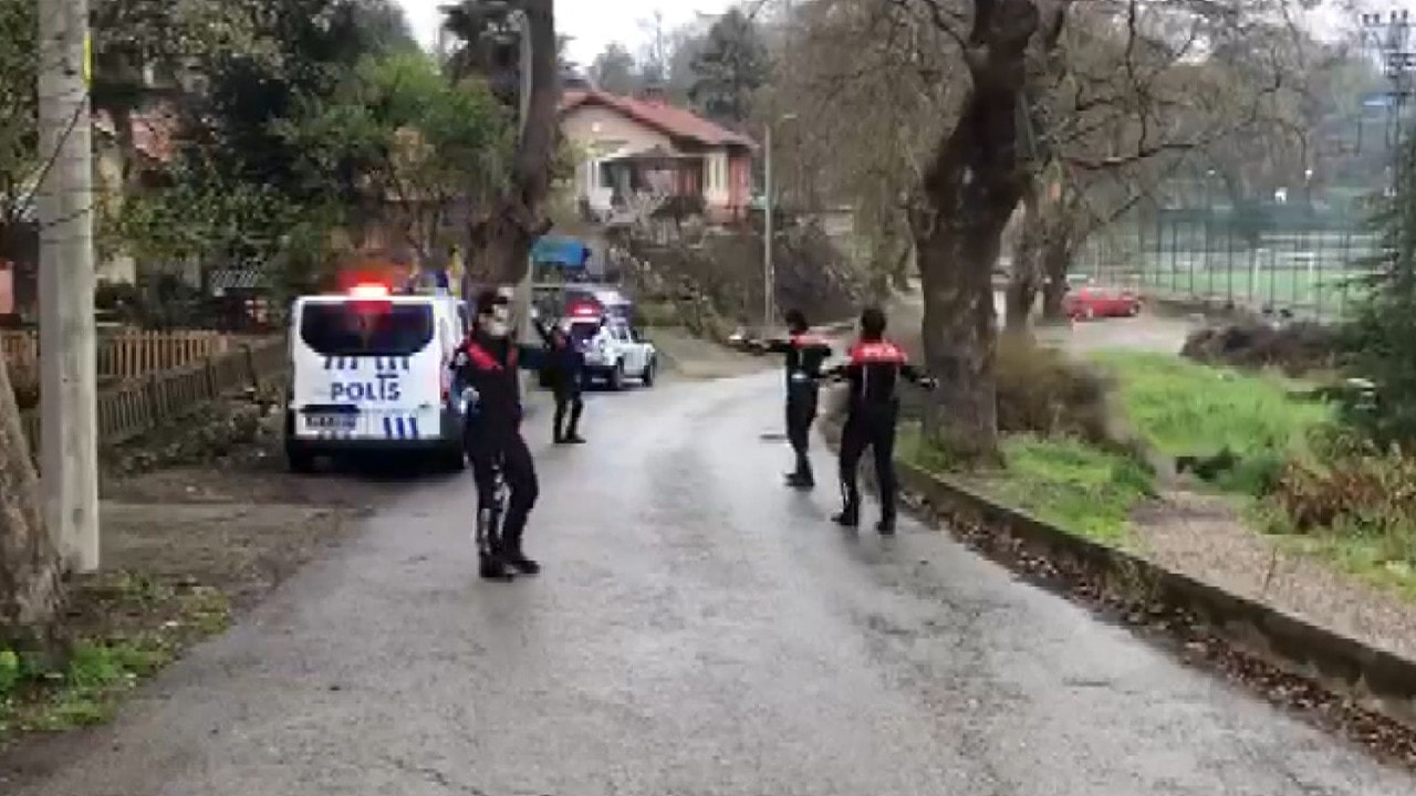 Zonguldak'ta eğlenceli anlar! Anons yaptıktan sonra oynamaya başladılar