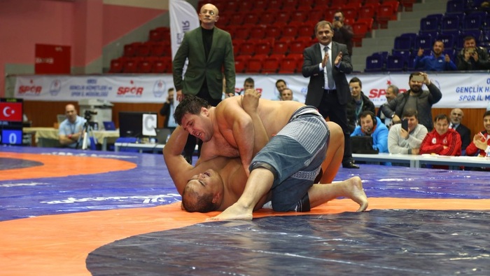 Recep Kara 190 kiloluk sumo şampiyonunu tuşla yendi!