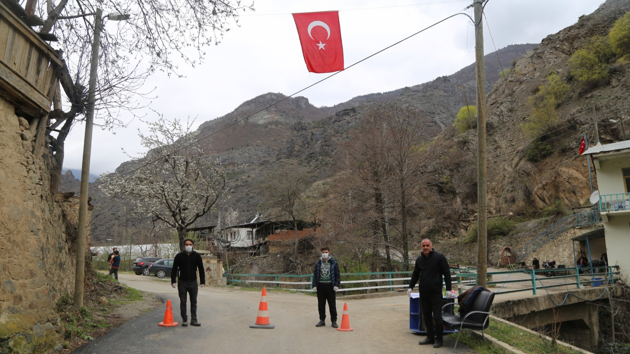 Artvin'deki bu köy kendi karantinasını oluşturdu