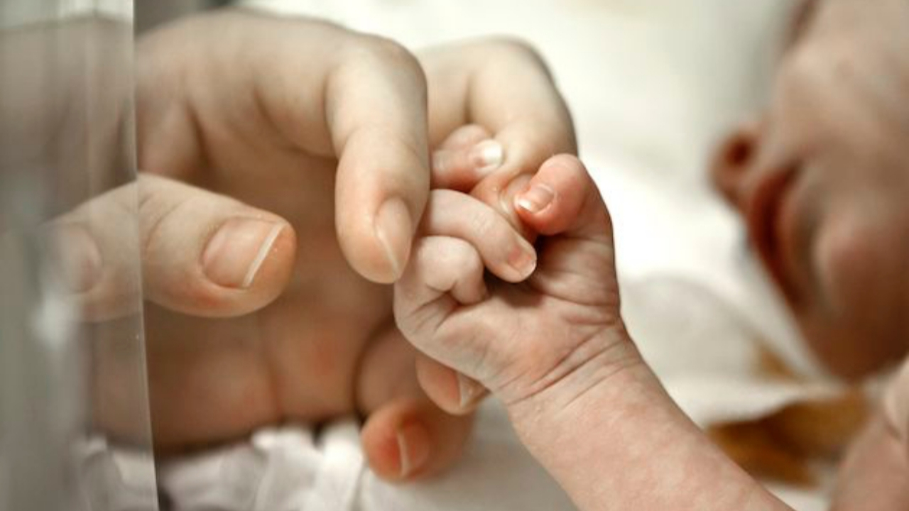 Altı haftalık bebek koronavirüse yenik düştü
