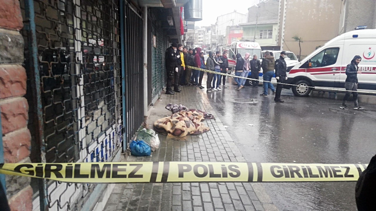 Avcılar'da şüpheli ölüm! Yabancı uyruklu adam, birden yere yığıldı
