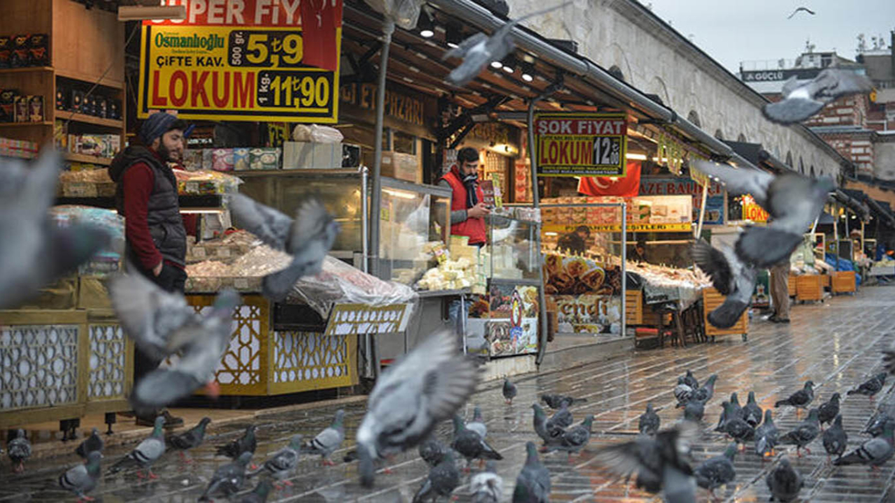 Eminönü peynircileri dükkanlarını açmaya başladı