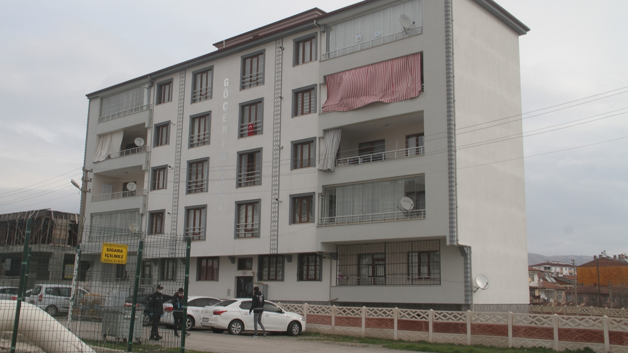 Elazığ'da bir apartman karantina altına alındı!