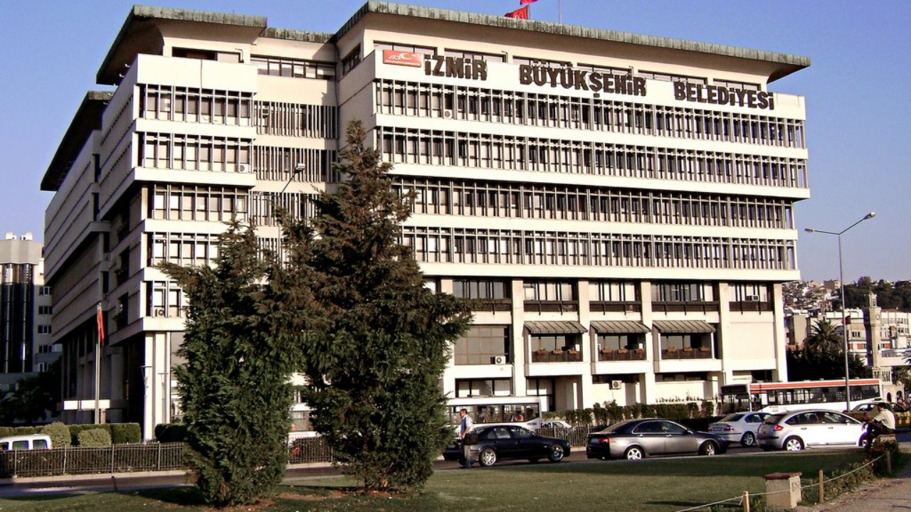 İzmir Büyükşehir Belediyesi çalışanı koronavirüsten hayatını kaybetti
