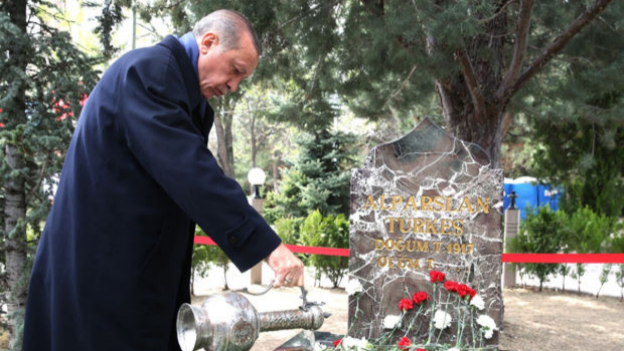 Cumhurbaşkanı Erdoğan'dan Türkeş için anma mesajı