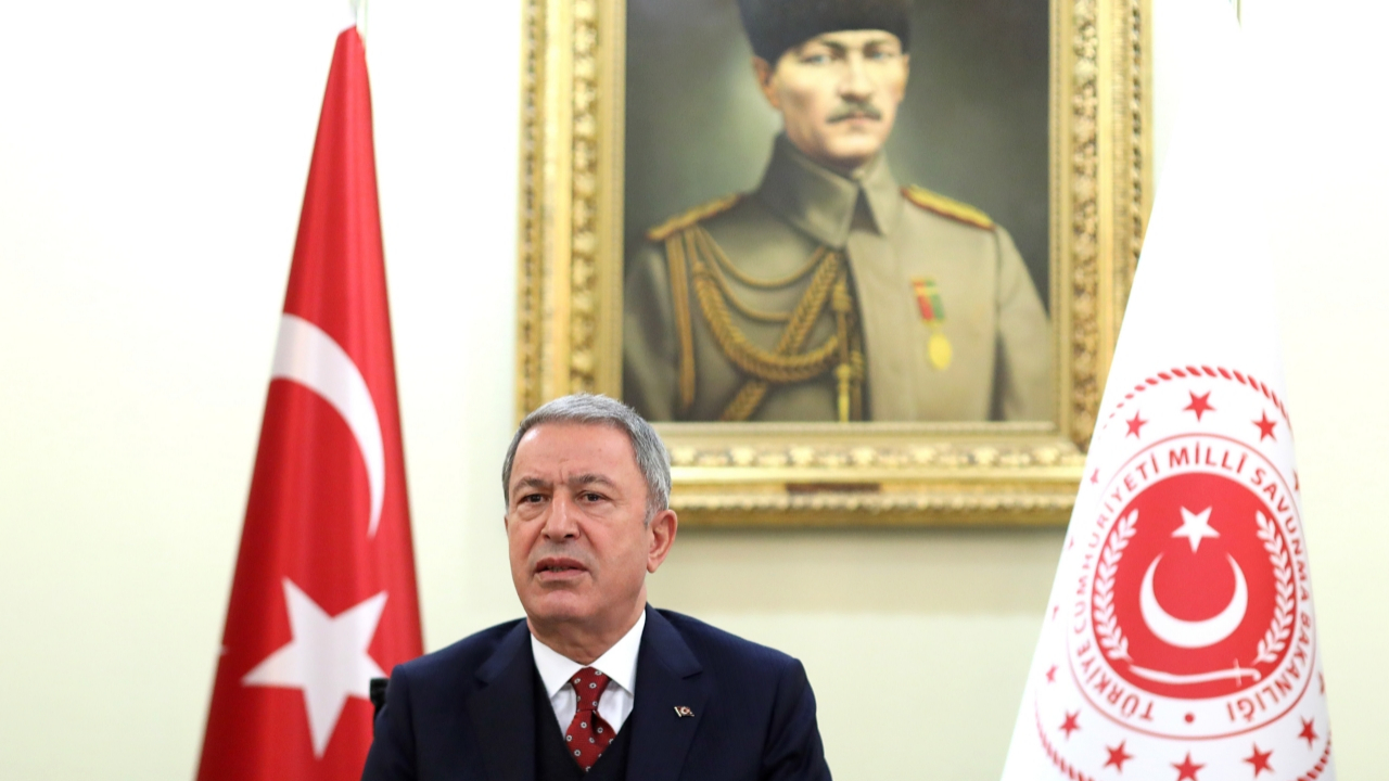 Bakan Akar'dan maske ve dezenfektan üretimi açıklaması