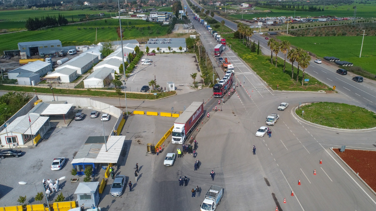 2 bin 809 kişi Antalya sınırından geri gönderildi