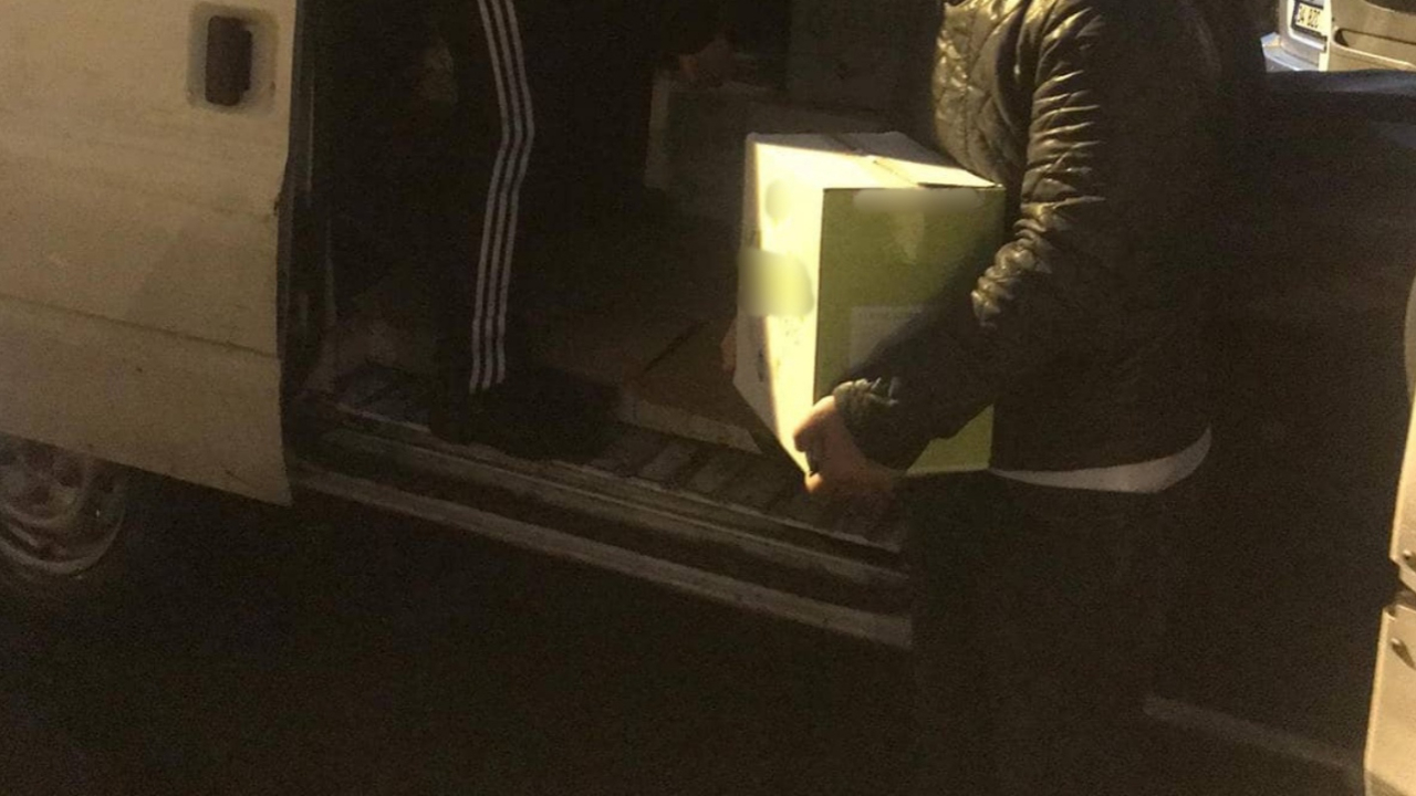 Yoksullara yardım ve bin TL'lik zarfları dağıtmak için firmalar seferber oldu