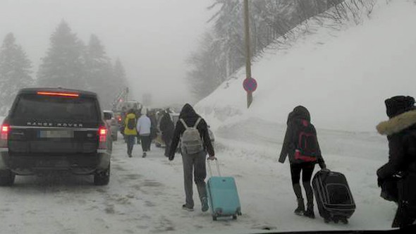 Tatilci akını Uludağ’da trafiği kilitledi
