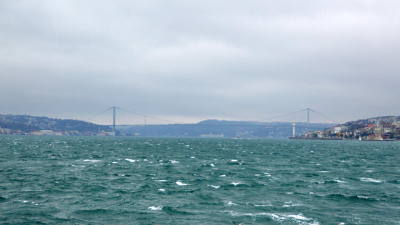 Dün 'turuncu' alarm verilmişti... İstanbul'da şiddetli rüzgar!