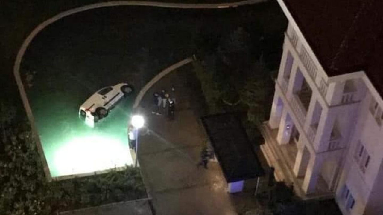 Yok böyle kaza! Alkollü sürücü havuza uçtu