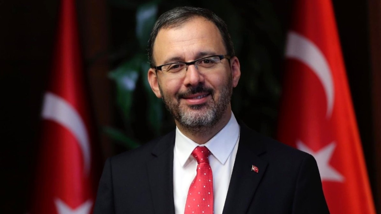 Bakan Kasapoğlu'ndan öğrencilere burs müjdesi!