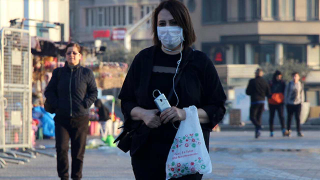 Bilim Kurulu Üyesi önümüzdeki 2 haftaya dikkat çekti: Biraz daha dişimizi sıkarsak...