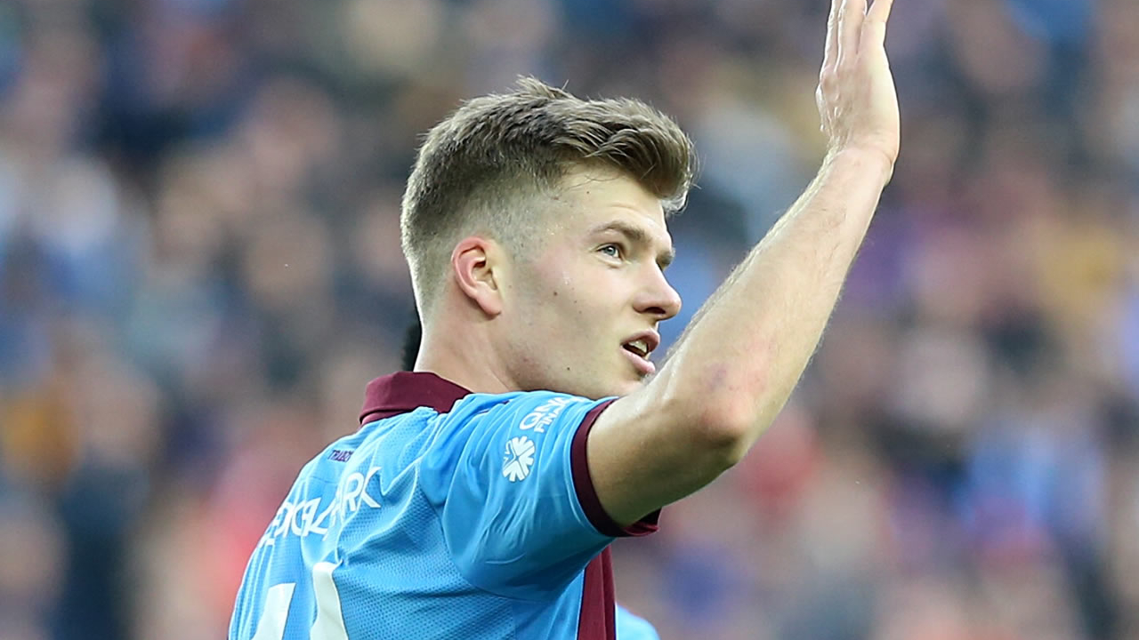 Alexander Sörloth özel uçakla Norveç’e gitti