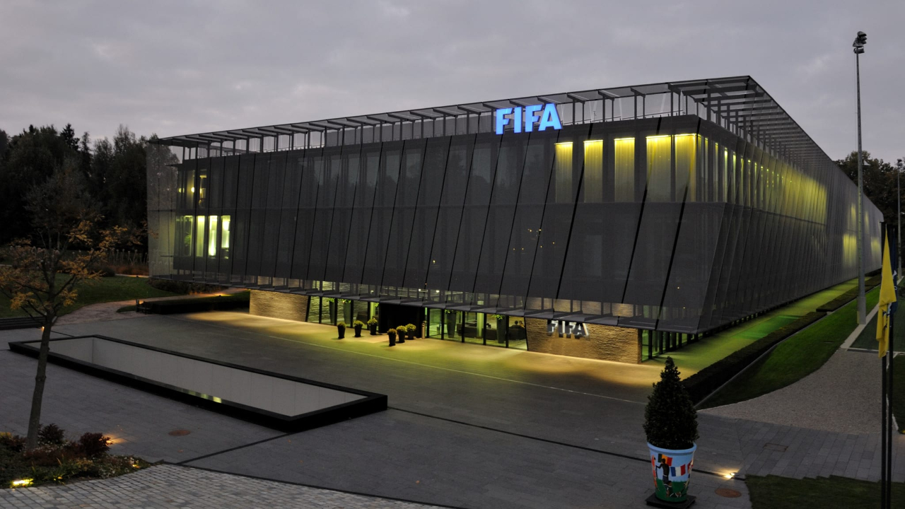 FIFA'dan, futbolcu sözleşmelerine koronavirüs ayarı!