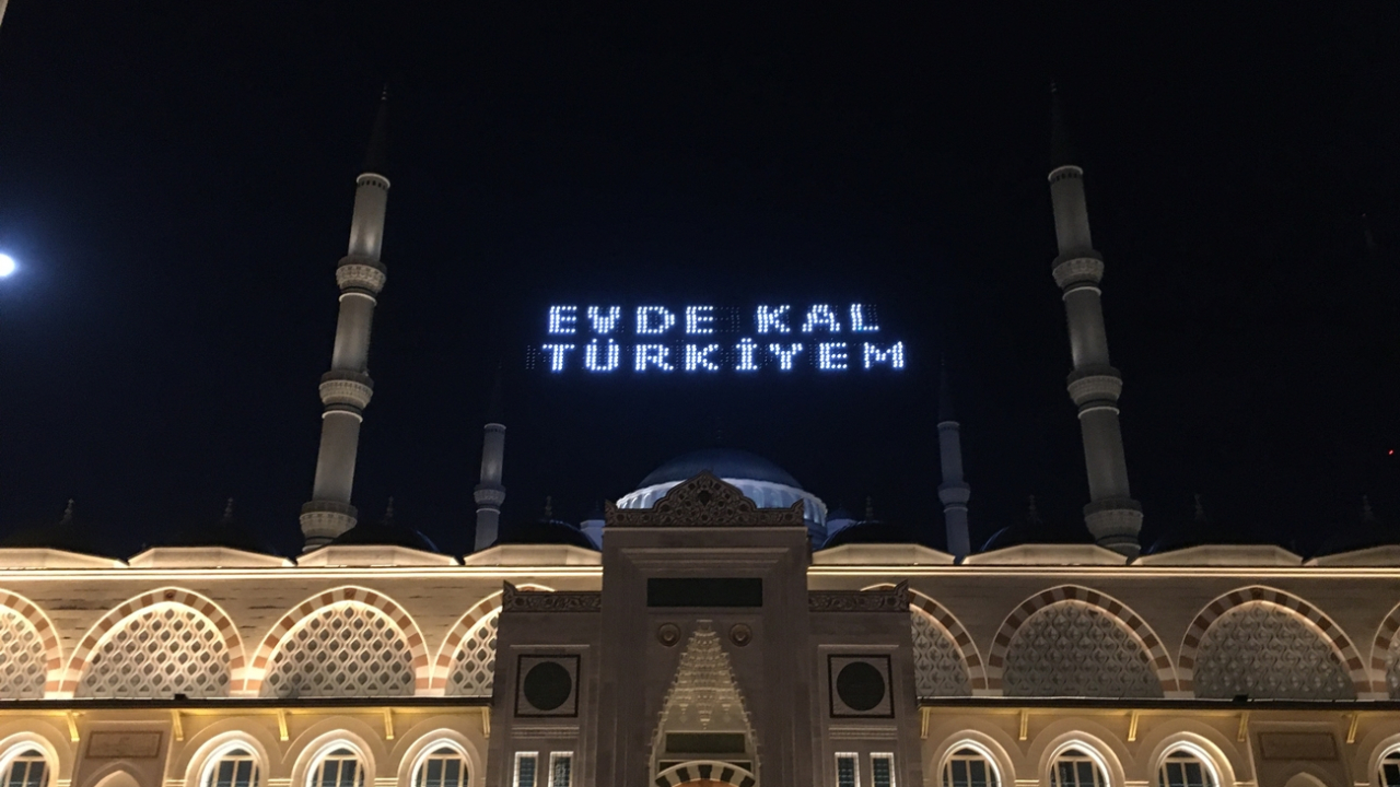 Çamlıca Camisi'nden ''Evde Kal'' mesajı...