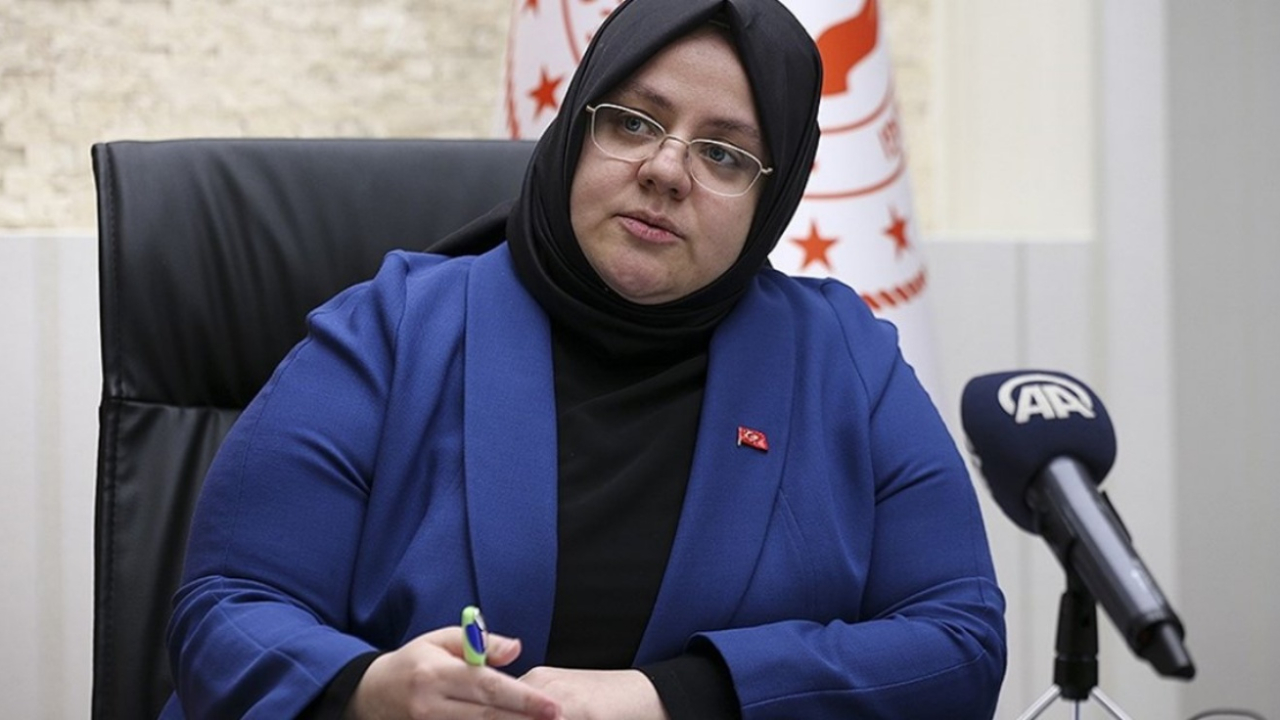 Bakan Selçuk canlı yayında duyurdu: 2.3 milyon aileye biner lira verilecek