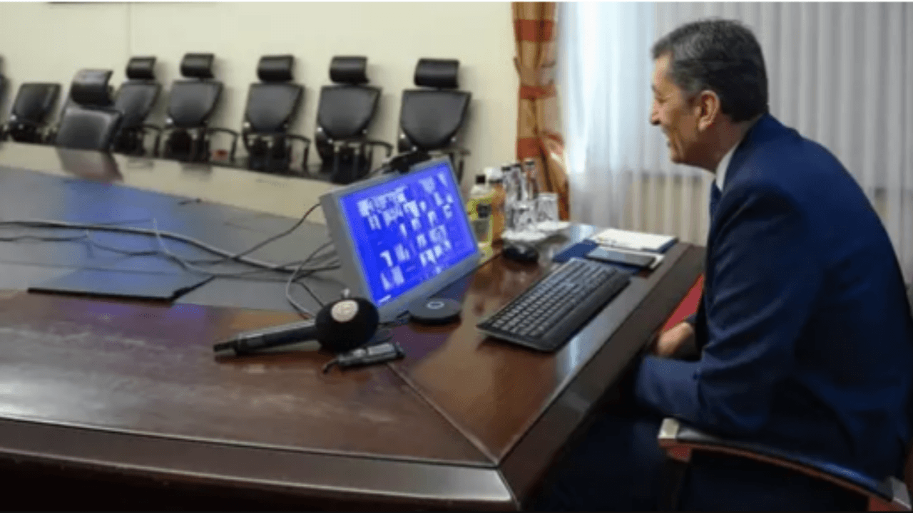 MEB, öğretmenlere de uzaktan eğitim başlattı