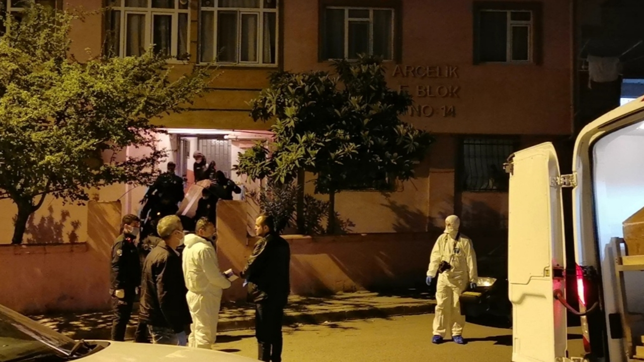 3 çocuğunun annesini bıçaklayarak öldürdü!