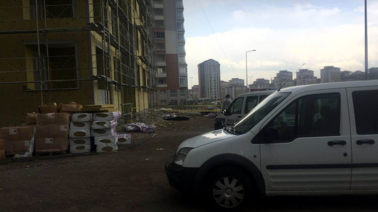 İnşaattan düşen işçi feci şekilde can verdi