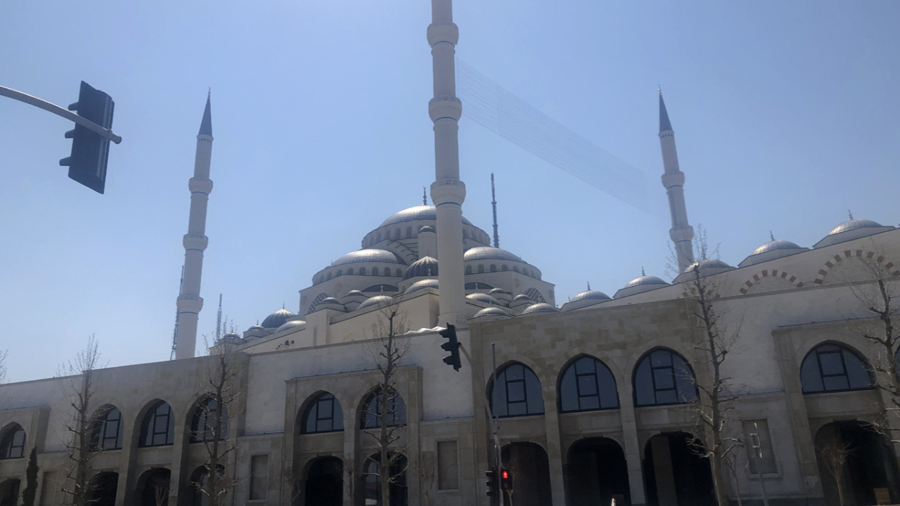 Çamlıca Camii koronavirüs tedbirleri kapsamında bu Cuma da kapalı