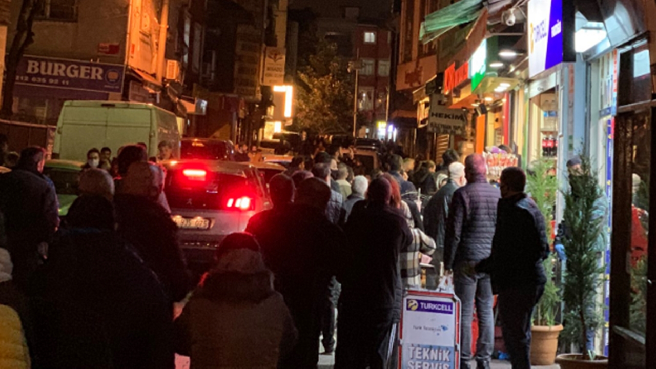 Vatandaşlar market ve fırınlara akın etti...