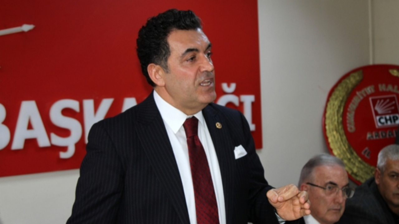 Ardahan Belediye Başkanı canlı yayında muhtara 'sahtekar' dedi