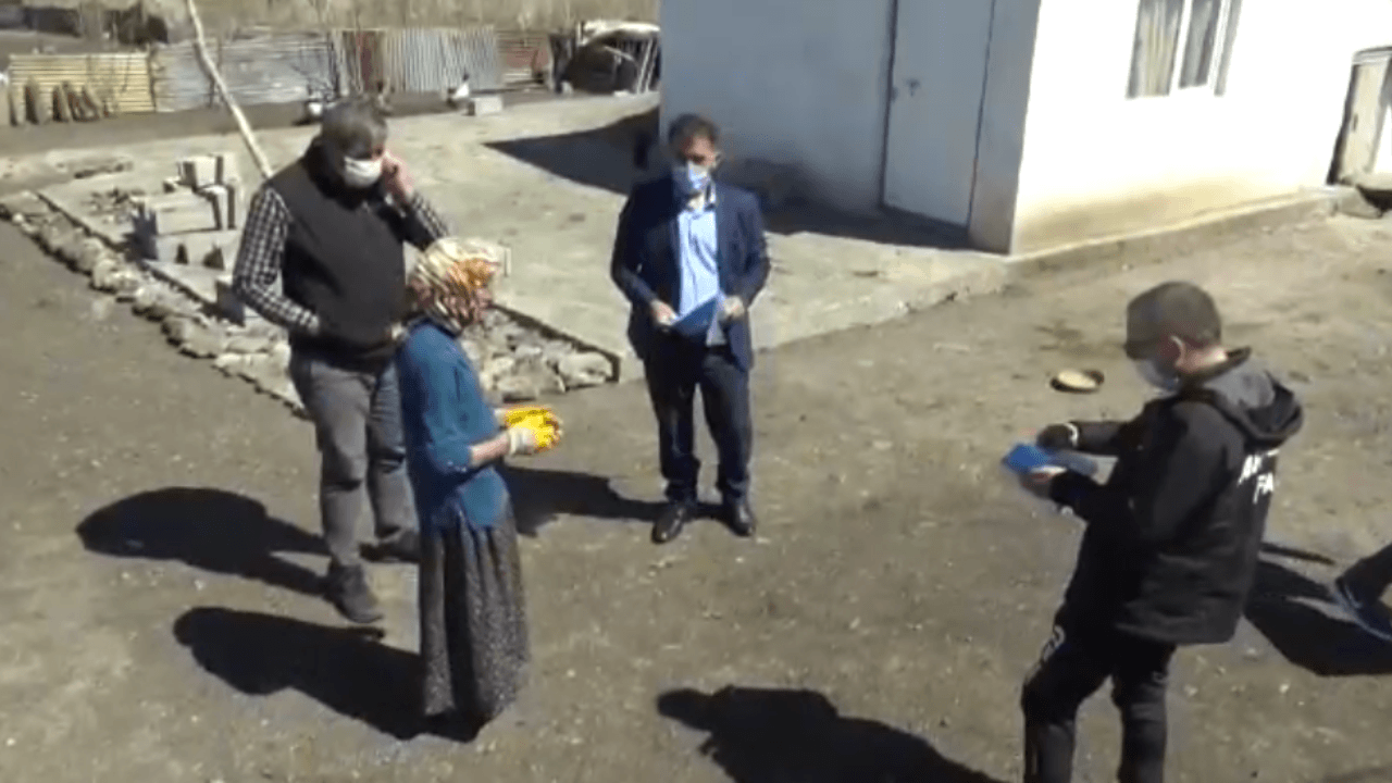 Valilik ve AFAD, belediye başkanının dışladığı o muhtara sahip çıktı