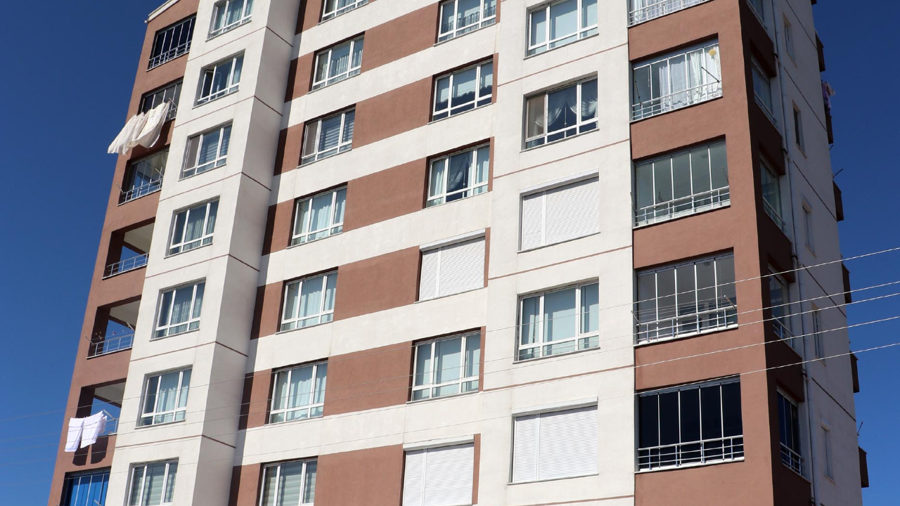 Kayseri'de 8 katlı bina karantinaya alındı
