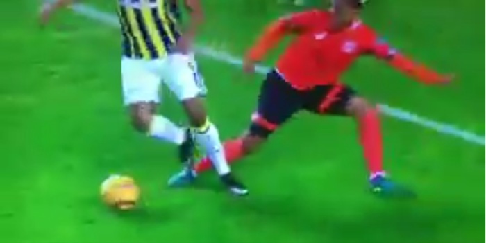 Kadıköy'de Fenerbahçe'nin penaltısı güme gitti!