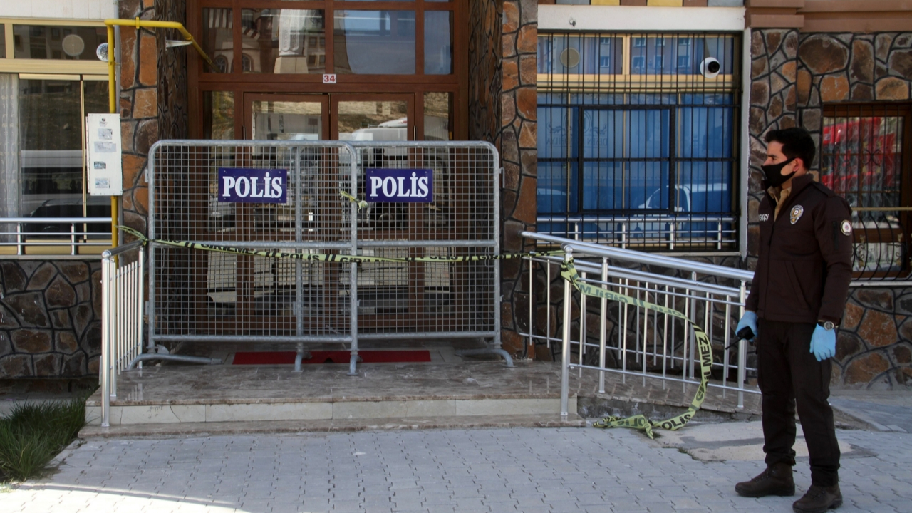 Elazığ'da 2 apartmana daha müdahale! Sayı 14'e yükseldi