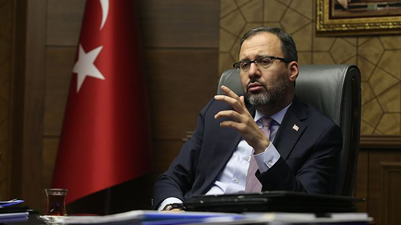 Bakan Kasapoğlu: Transfer, maaş, bonservis aşağı çekilmeli