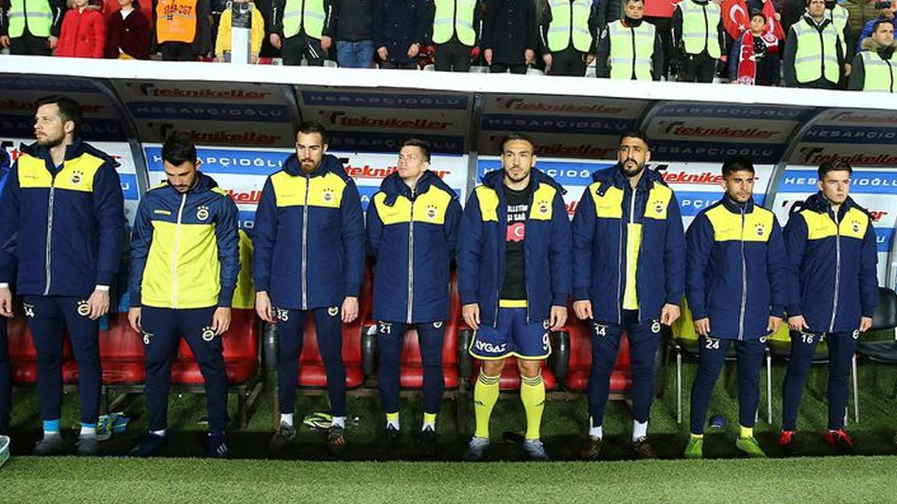 Fenerbahçe'de transfer harekatı! Gidecek isimler belli oldu