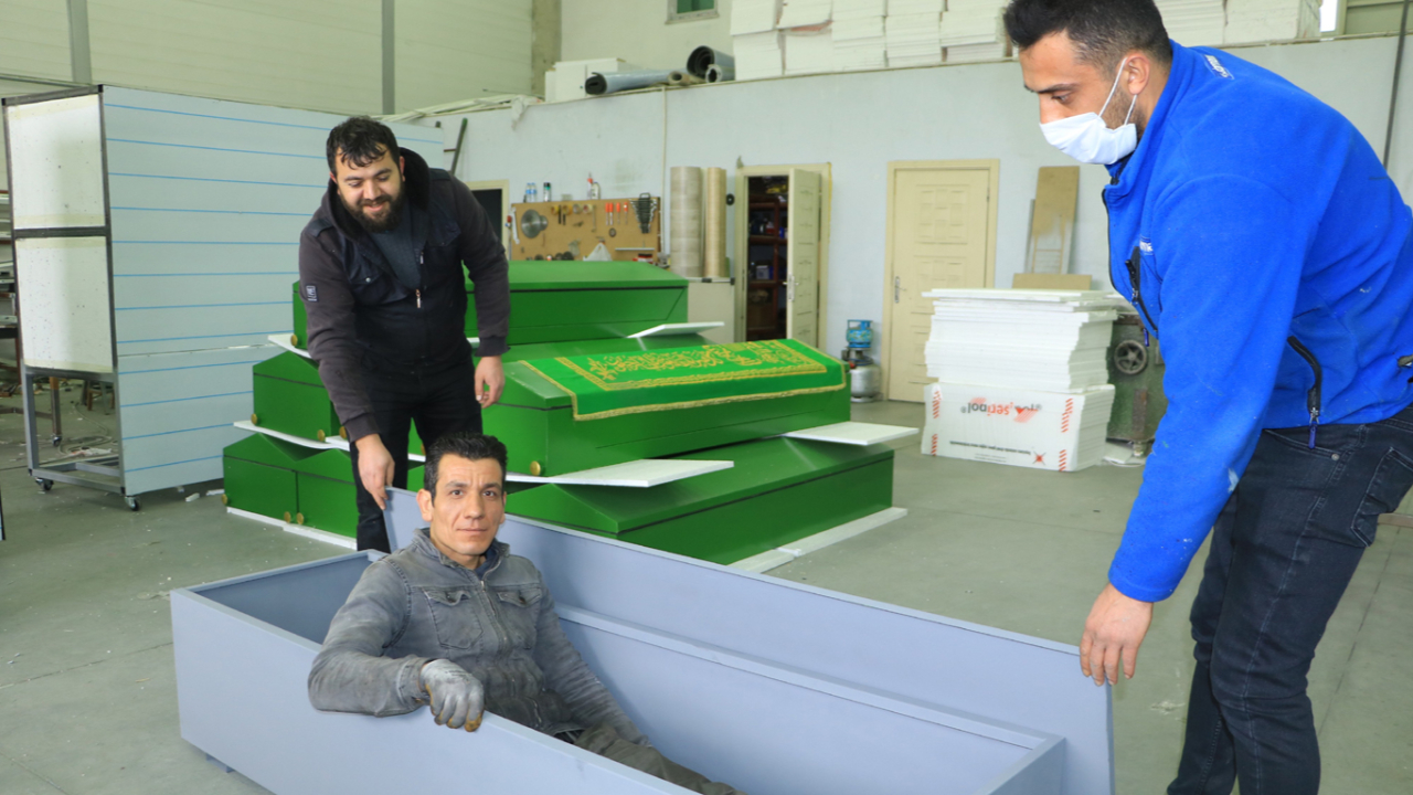 Virüs Çin’den antibakteriyel tabutlar Sivas’tan