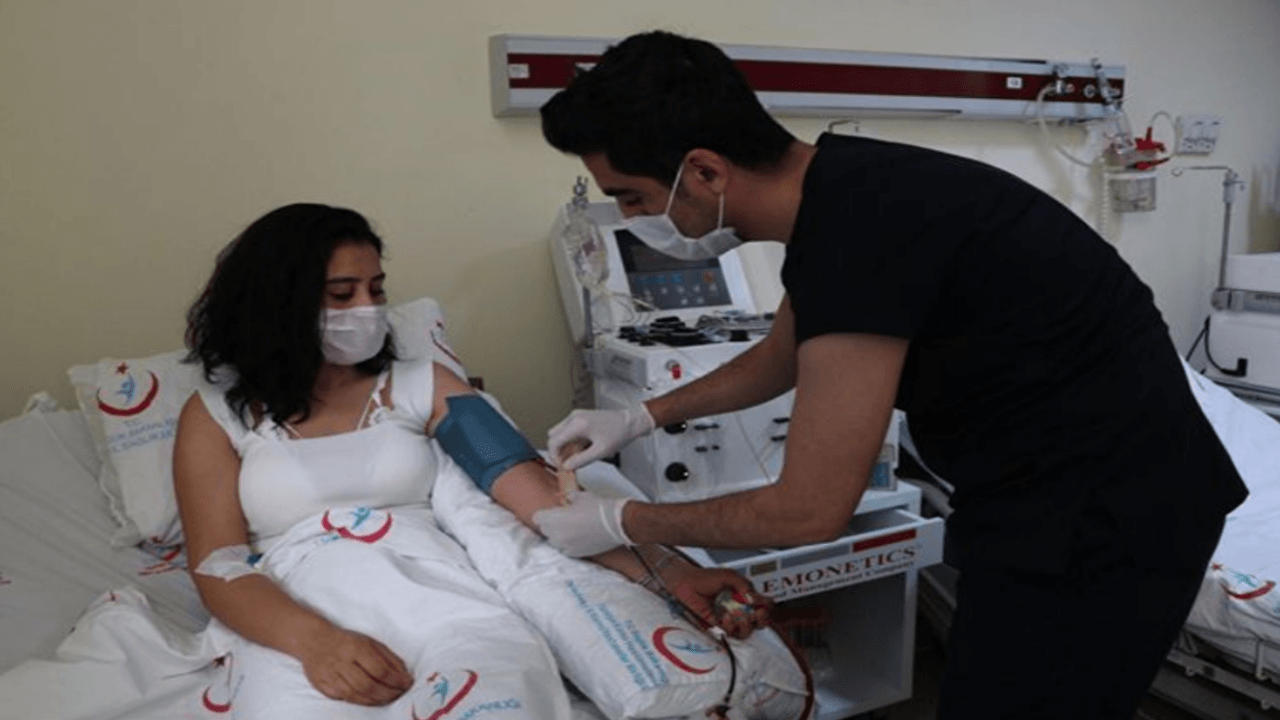Koronaya yakalanan kızına bunu söyledi! 'Kimse duymasın evlenemezsin'