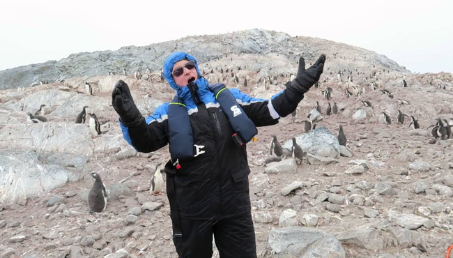Penguenler böyle zulüm görmedi...Anında kaçtılar...