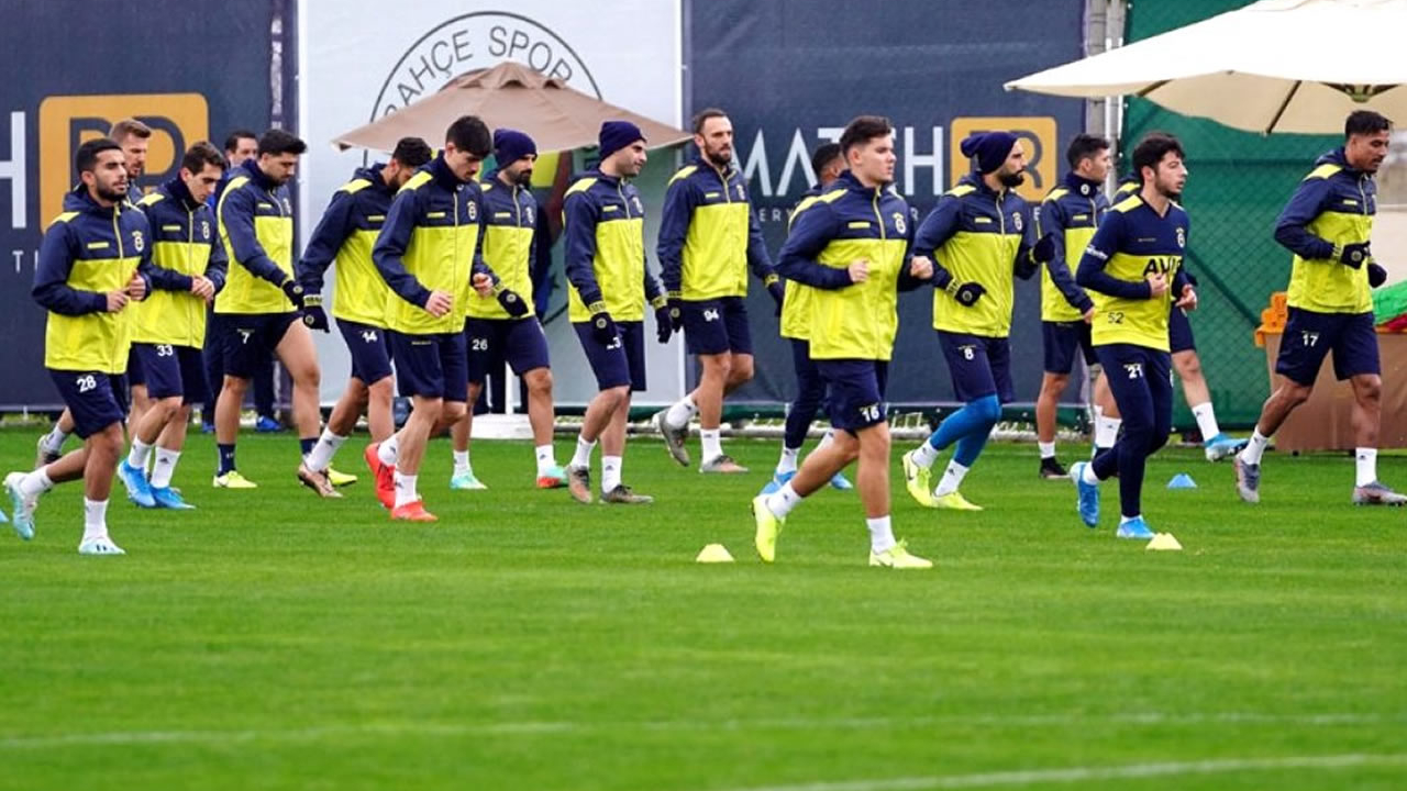 Fenerbahçe sahaya iniyor