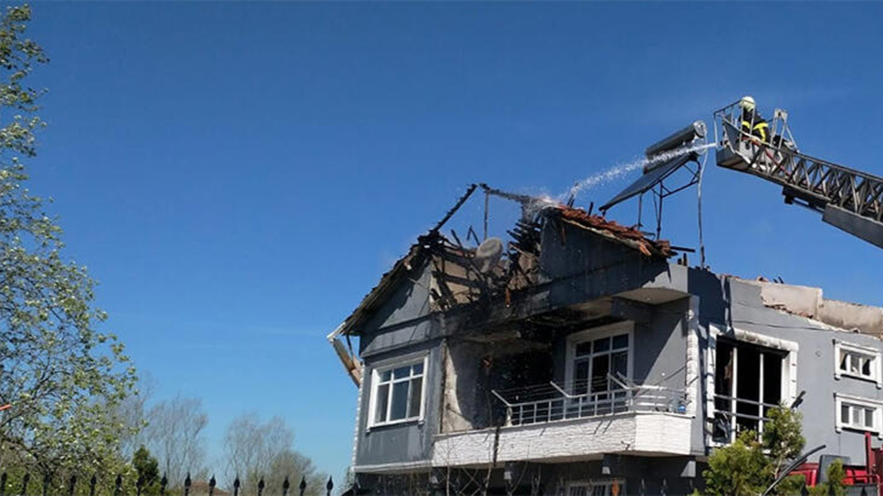 Patlayan televizyon evi yaktı