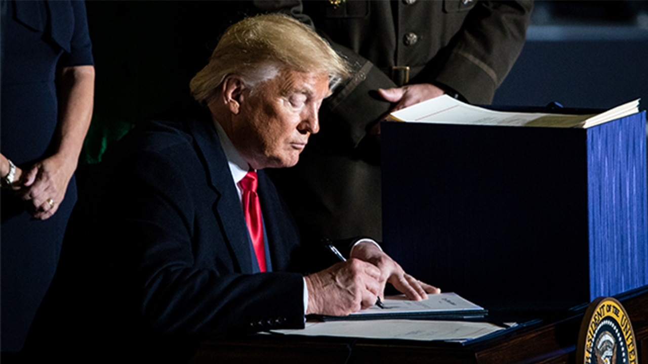 Trump'tan önlemleri gevşetme kararı...