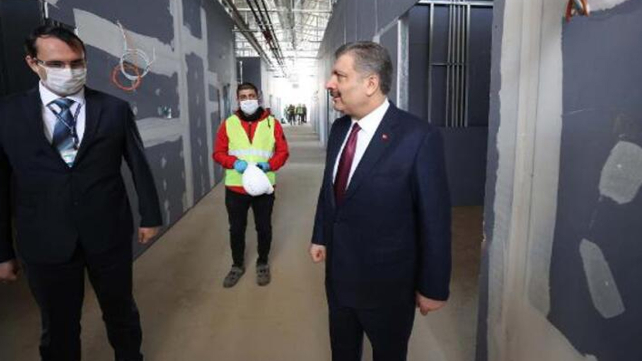 Son dakika... Bakan Fahrettin Koca, yapımı süren pandemi hastanelerinde incelemelerde bulundu