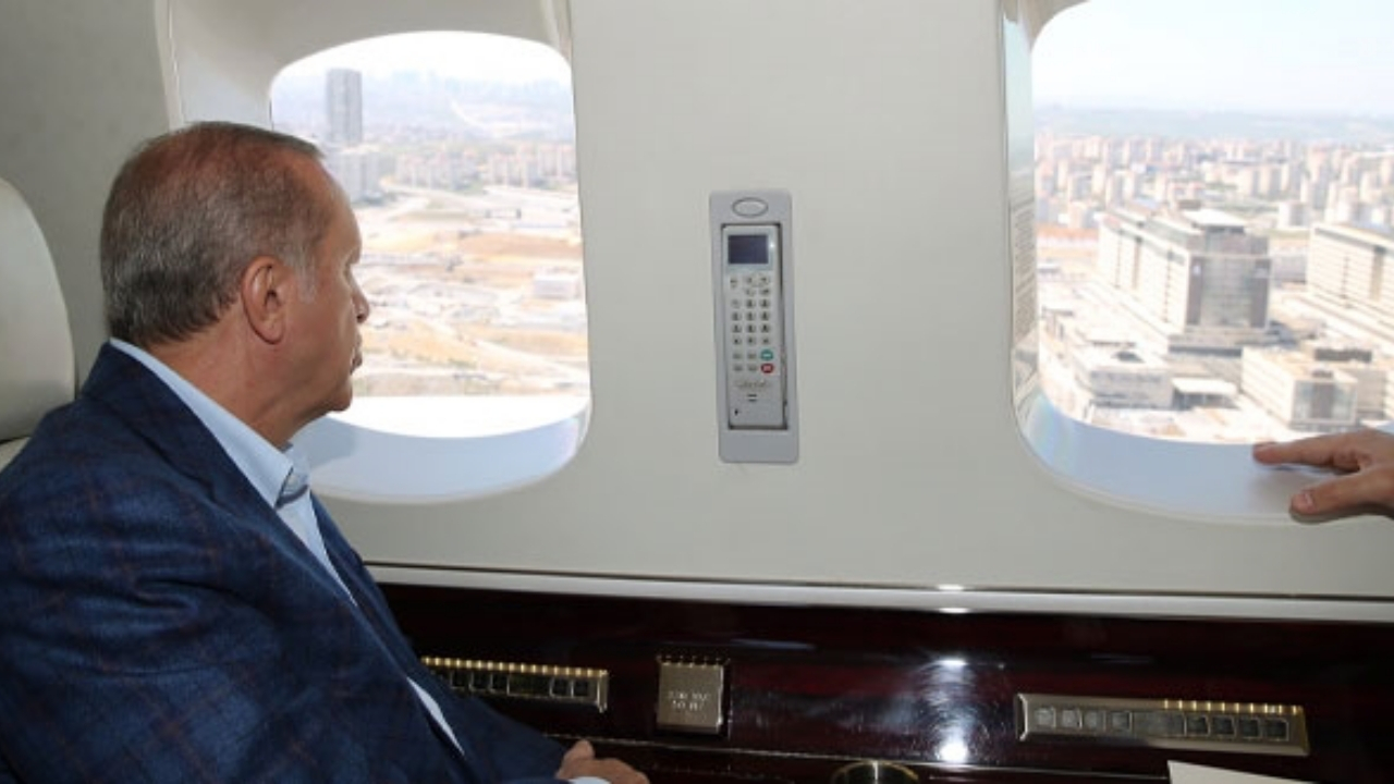 Cumhurbaşkanı Erdoğan, yapımı devam eden hastaneleri havadan denetledi
