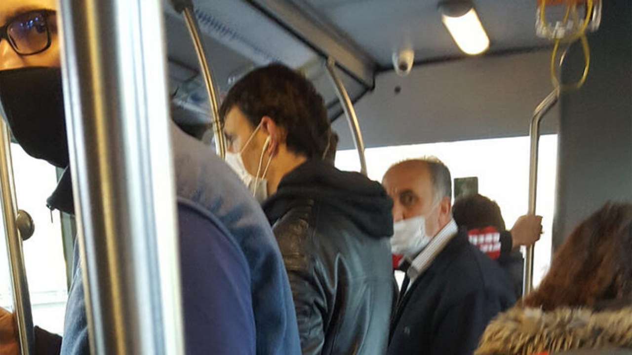 Metrobüste sosyal mesafe isyanı: Sabret 4 yıl daha var