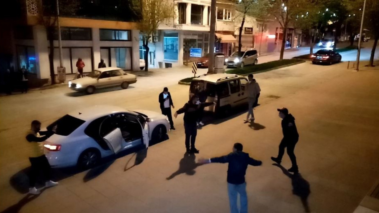 Tekirdağlılardan yasak sonrası kutlama! Biter bitmez sokağa çıktılar...